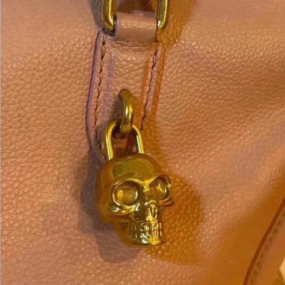 Alexander McQueen Padlock Zip Tote in Blush Pink Leather with Gold Skull Charm - Picture 5 of 14